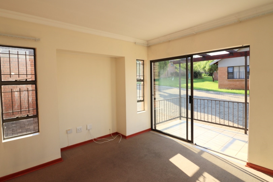 2 Bedroom Property for Sale in Langenhovenpark Free State